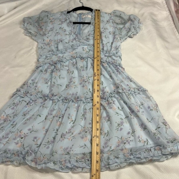 Miami Light Blue Floral Puff Sleeve V Neck Ruffled Tiers Dress Sz M - Picture 4 of 4